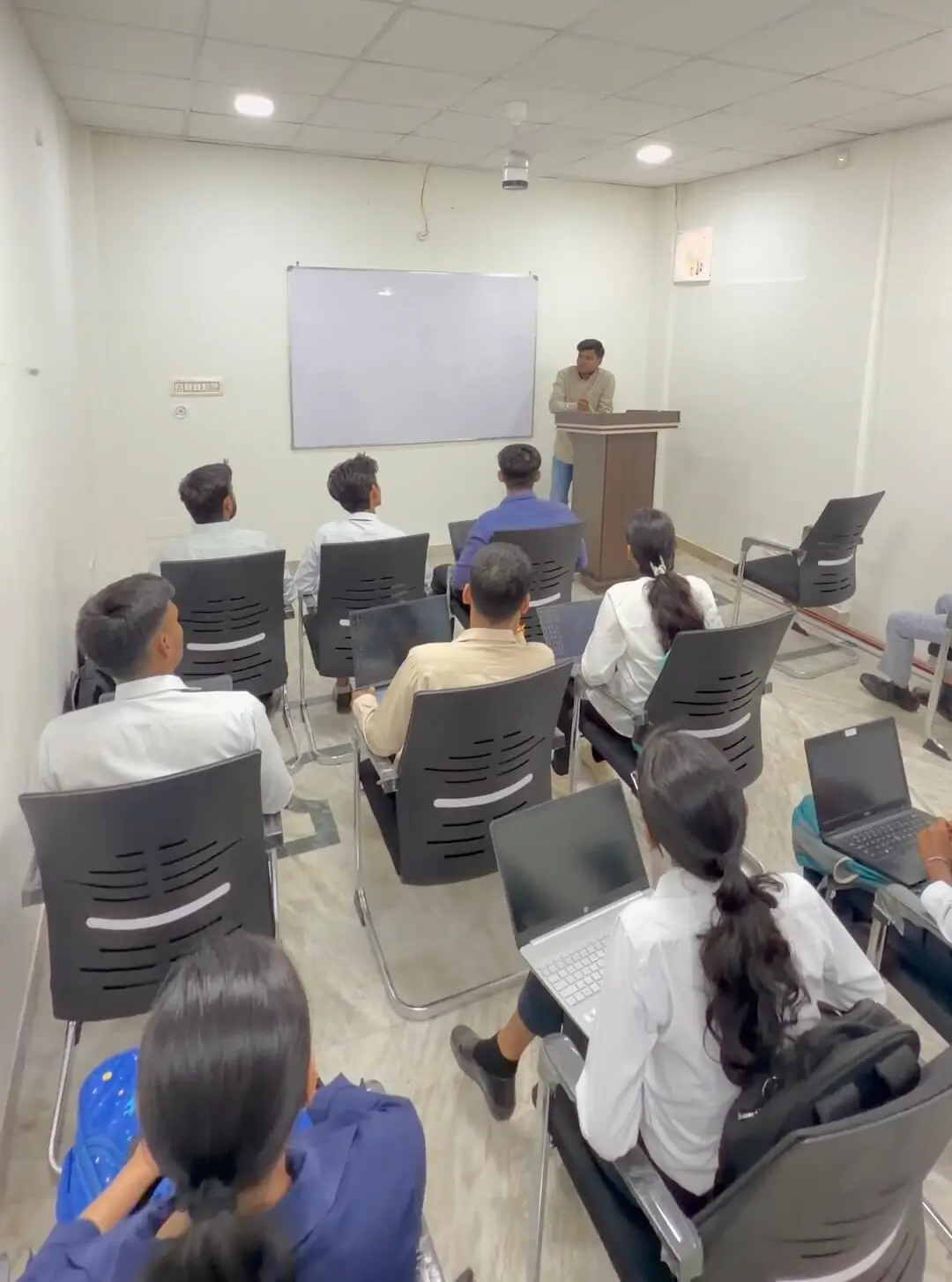 Training session in progress at Cloudemy Edge Lucknow